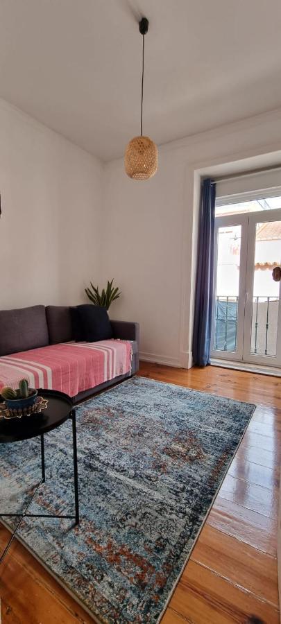Charming Central Apartment To Rent Lisbona Esterno foto