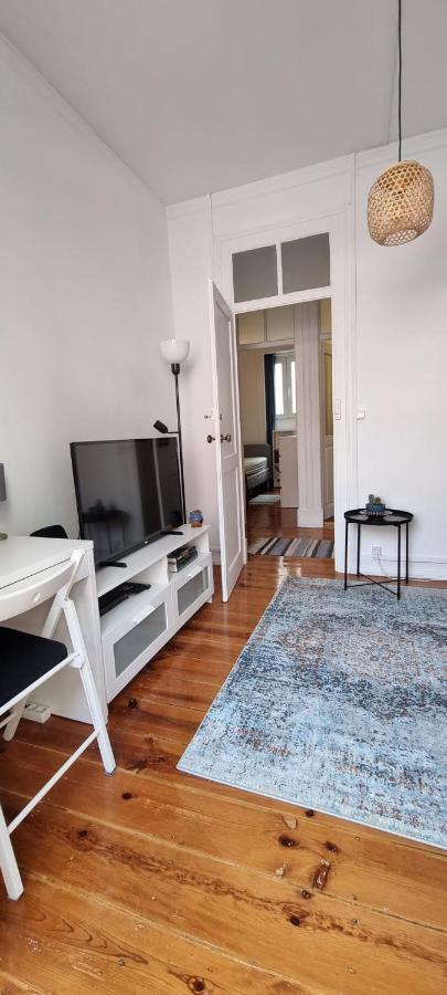 Charming Central Apartment To Rent Lisbona Esterno foto