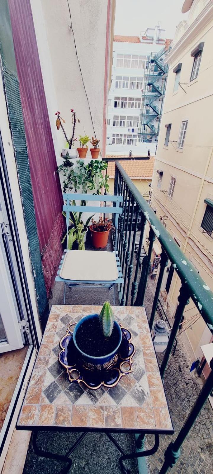 Charming Central Apartment To Rent Lisbona Esterno foto