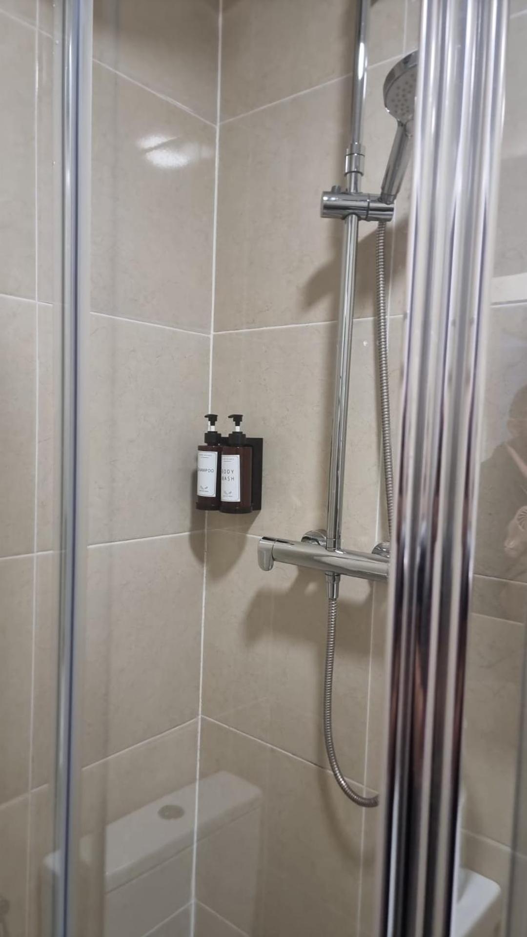 Charming Central Apartment To Rent Lisbona Esterno foto